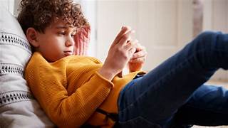 Effective Strategies for Monitoring Screen Time Without Hindering Learning